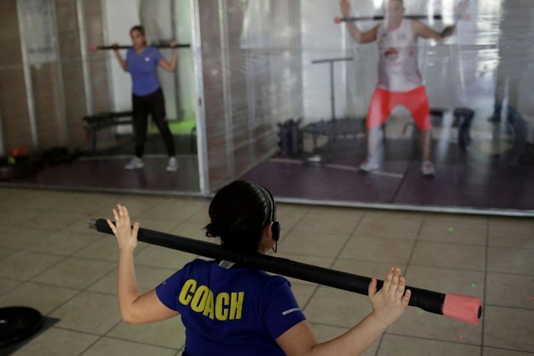 FOTO: Gym di Meksiko Terapkan Social Distancing dengan Bilik Plastik 