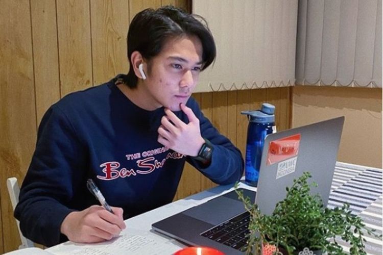 Peduli Kesehatan Mental, Iqbaal Ramadhan Galang Dana di Tengah Pandemi