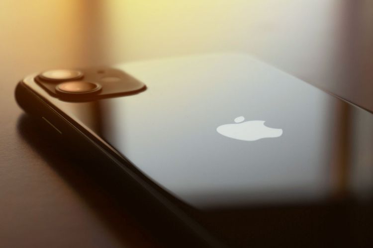Rumor: iPhone 12 Dijual Tanpa Kepala Charger dan Earphone, Bercanda?