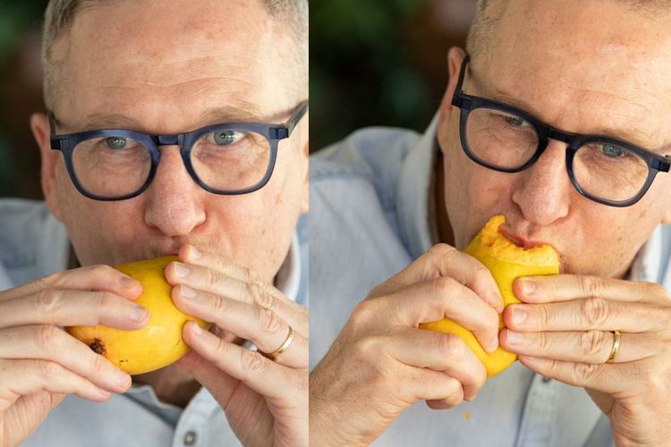 Ditantang! Diplomat Australia Ini Makan Mangga Cara Tradisional Pakistan Hingga Ketagihan