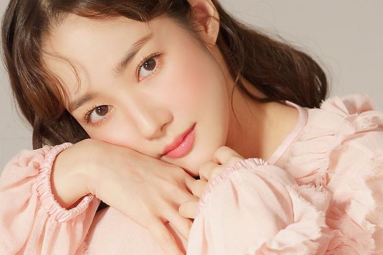 Mengintip Isi Tas Park Min Young yang Berisi Barang Branded dengan Harga Fantastis