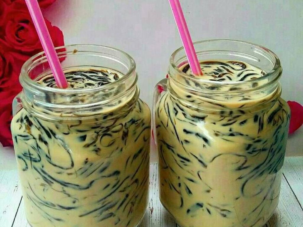 Minum yang Segar-Segar, Yuk Bikin Es Campur Cincau