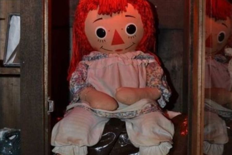 Boneka Misterius Annabelle, Hadiah Sang Ibu Kepada Anaknya