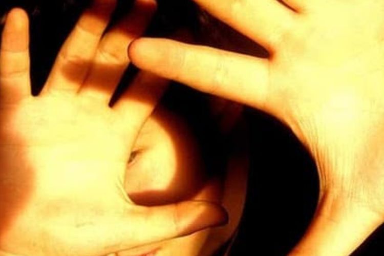 Hidup Seperti Vampir, Penderita Penyakit Langka Ini Tak Bisa Terkena Sinar Matahari