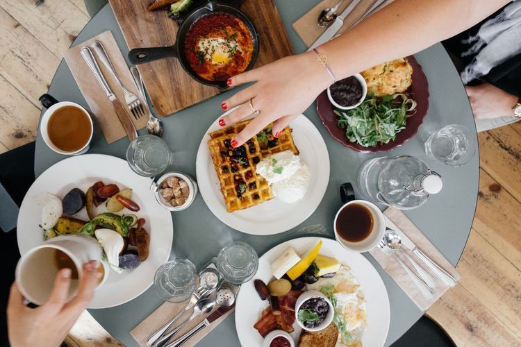 3 Hal Ini Sebaiknya Kamu Lakukan saat Makan Malam untuk Menurunkan Berat Badan