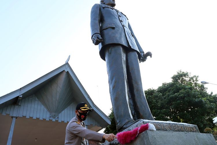 FOTO: Pembersihan Makam Presiden Soekarno dan Museum Istana Gebang