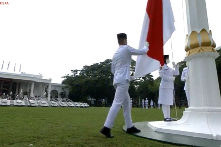 Tahun Lalu di Arak dengan Kereta Kencana, Kini Bendera Pusaka Langsung Dipegang Paskibraka