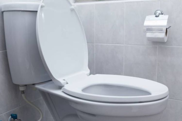 6 Kebiasaan Buruk di Kamar Mandi yang Harus Segera Kamu Hentikan