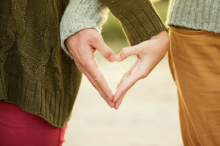 Inilah Cara Mempererat Ikatan Emosional Pasangan Suami Istri