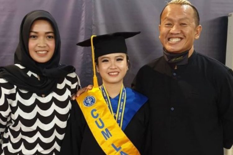 Keren! Putri Sandy PAS Band Sudah Lulus Kuliah, Sabet Gelar Cum Laude Kedokteran Hewan IPB