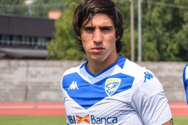 Sandro Tonali Diklaim Tolak Barca dan MU Demi AC Milan