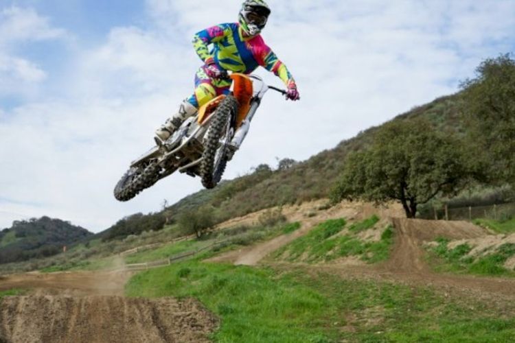 Penggemar Motor Trail Andalkan Busi Khusus untuk Mereka yang Hobi Offroad