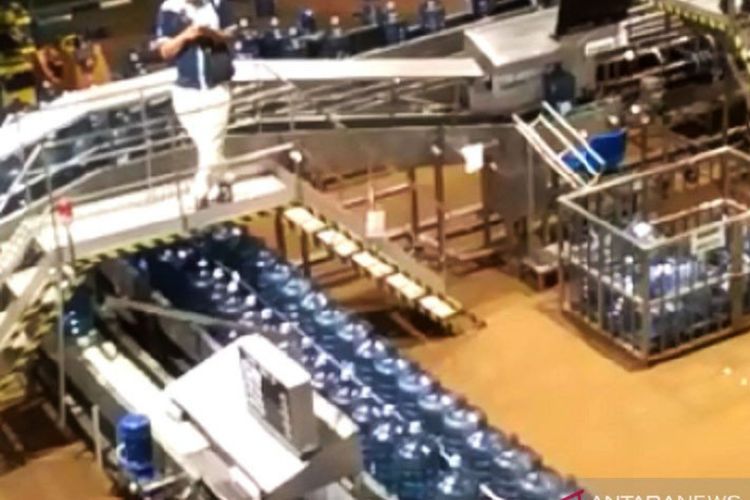 Operasi Pabrik Aqua Dihentikan Sementara Imbas Banjir Sukabumi
