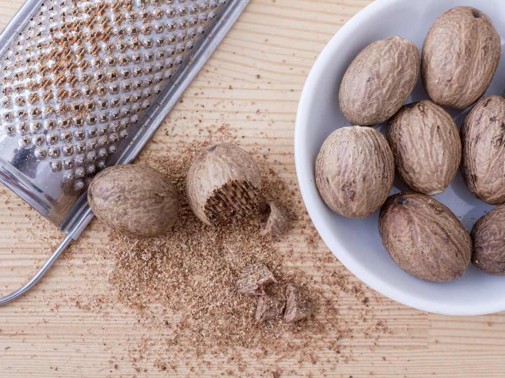 Kenali Manfaat Buah Pala Bagi Kesehatan, Bisa Meredakan Masuk Angin?