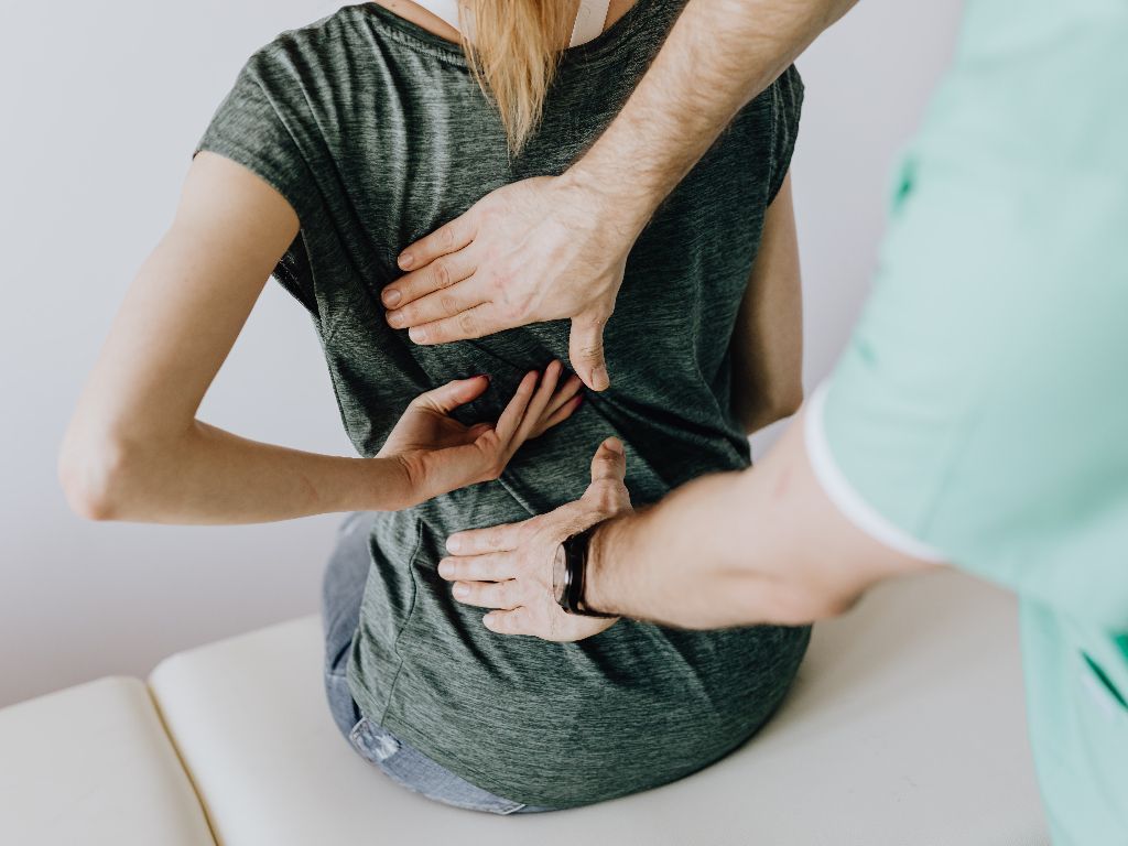 Sering Sakit Punggung karena Rheumatoid Arthritis? Ini 5 Cara Jitunya!