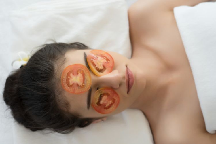 Memutihkan Wajah dalam Sekejap dengan Masker Tomat dan Madu, Begini Caranya