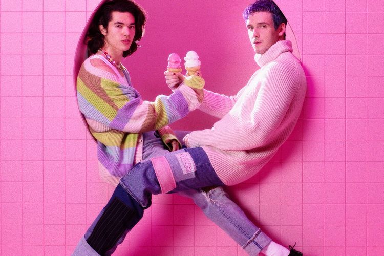 Kolaborasi Lauv dan Conan Gray Perkenalkan Single Bertema Orang Bermuka Dua