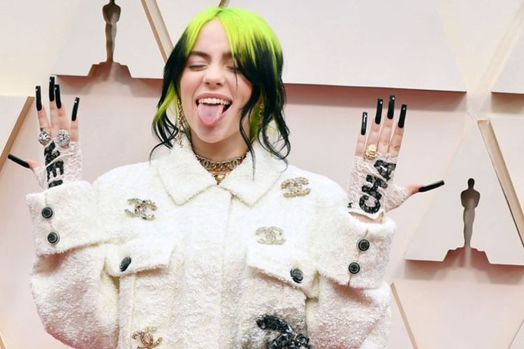 Hobi Pakai Baju Longgar, Billie Eilish Ungkap Alasannya