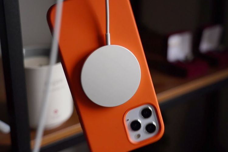 Apple Himbau Pemakaian MagSafe Bisa Tinggalkan Bekas di Casing iPhone!