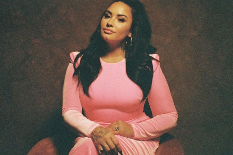 Demi Lovato Memperlihatkan Tampilan Kuku Tipis Sempurna, Cobain Yuk!