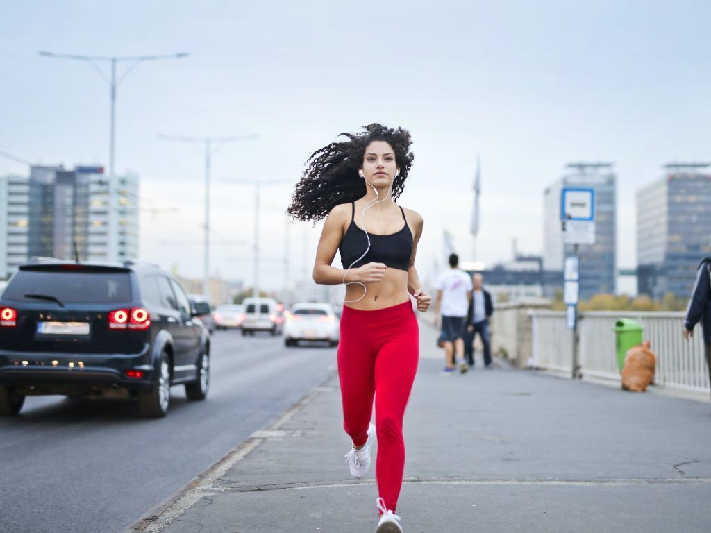 Sama-Sama Bermanfaat, Berikut Waktu yang Pas untuk Jogging Pagi dan Sore