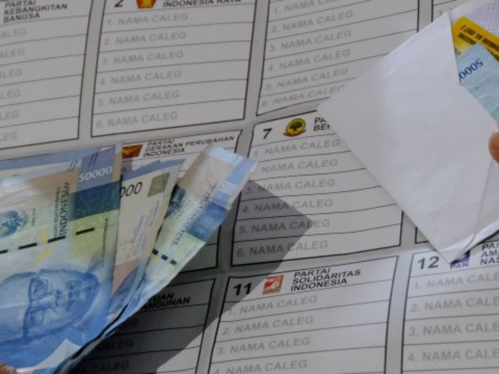 Mengamini dengan Serius Politik Uang: Masyarakat Lebih Senang Diajak Makan Ketimbang Diajak Berpikir
