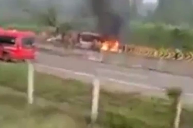 Korban Kecelakaan Tol Ngawi Merupakan Satu Kerabat, Tiga di Antaranya Hangus Terbakar