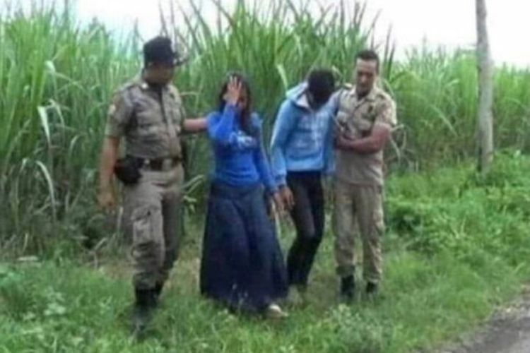 Ditangkap Satpol PP Usai 'Mencoblos' di Kebun Tebu, Pasangan Ini Sepertinya Salah TPS Nih?