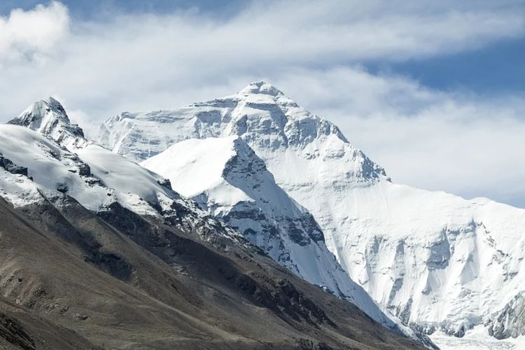 Gunung Everest 'Menyusut' karena Tekanan Udara Menurut Studi