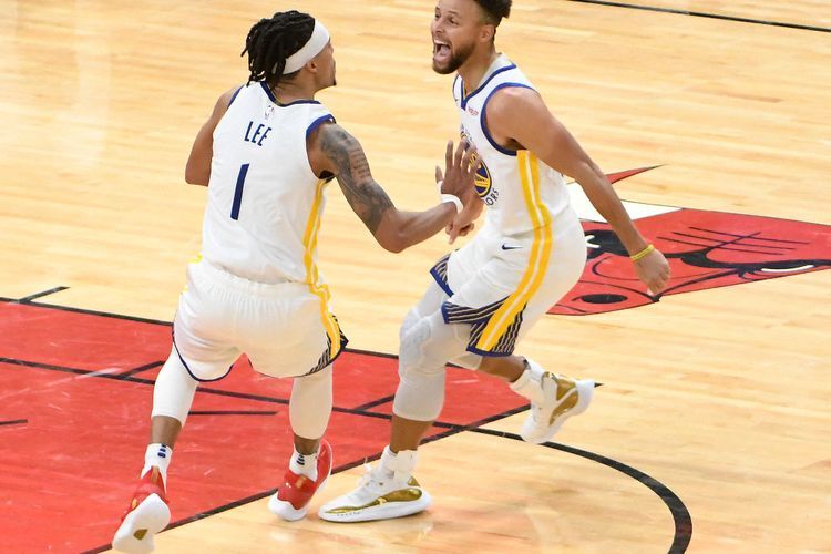 FOTO: Steph Curry dan Damion Lee Bawa Warriors Menang 129-128 Atas Bulls
