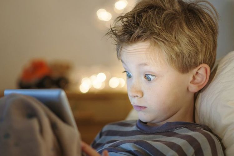 Catat! 3 Cara Mengatasi Anak Kecanduan Main Gadget Paling Ampuh