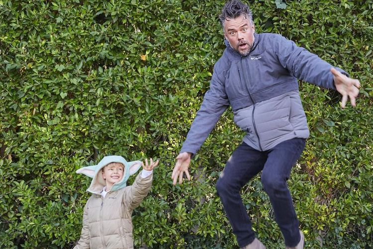 Aktor Josh Duhamel Gantikan Armie Hummer pada Film 'Shotgun Wedding'!