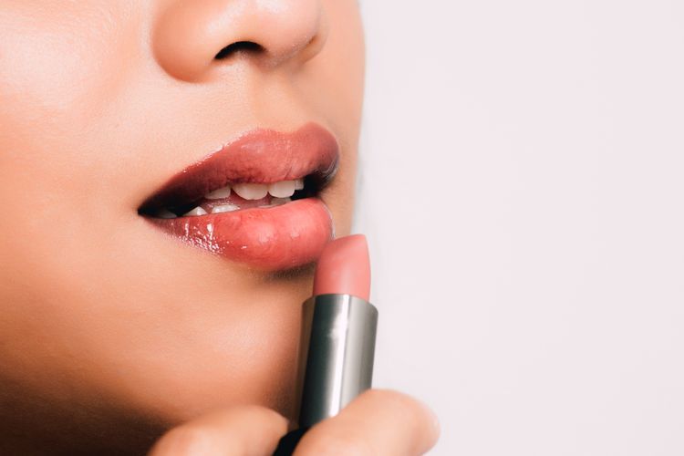 Ladies, Kepribadianmu Bisa Dilihat dari Warna Lipstick Favorit Lho!