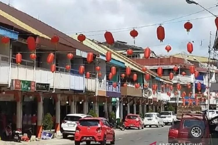 Sambut Imlek 2021, Pemkot Singkawang Kalimantan Barat Pasang Ribuan Lampion 