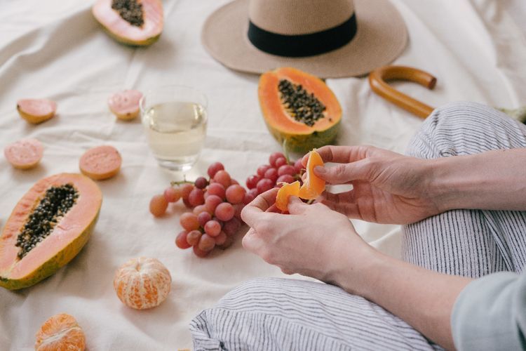 Ini Dia Fakta & Mitos Seputar Waktu yang Tepat Makan Buah yang #KAMUHARUSTAU