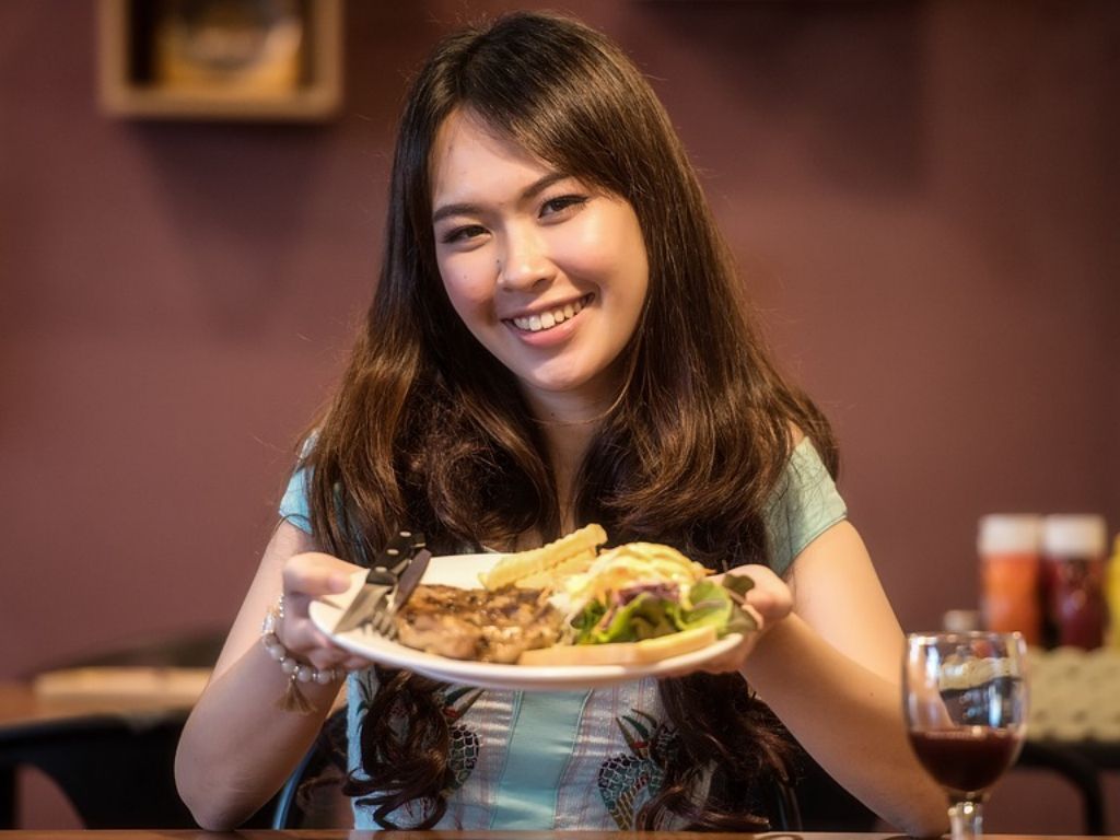 Ternyata Makan Malam Bisa Pengaruhi Kualitas Tidur, Begini Penjelasannya