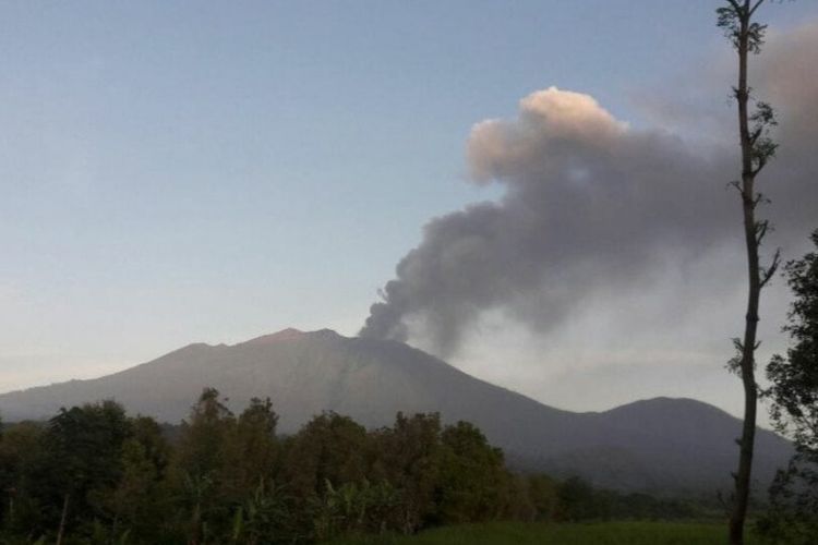 Gunung Raung Meletus, Bandara Banyuwangi Ditutup dan 3 Penerbangan Dibatalkan