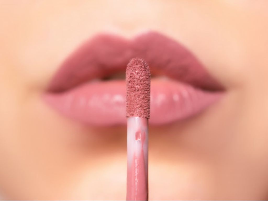 5 Rekomendasi Lipstik Waterproff yang Tahan Lama, Perempuan Wajib Simak!
