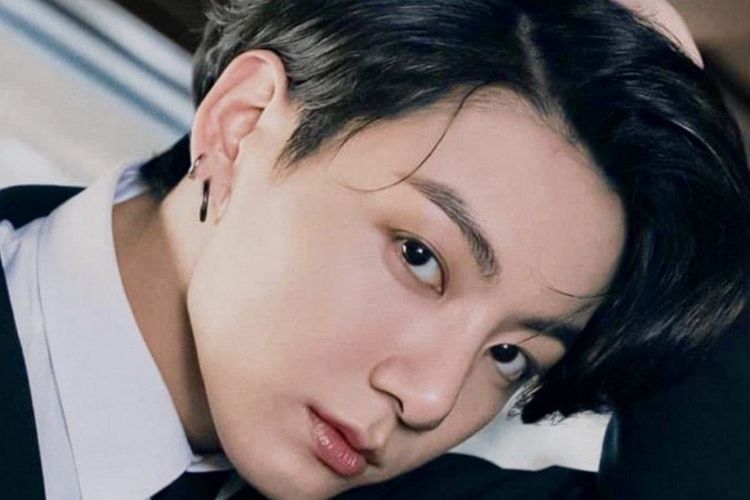 Kebiasaan Unik Jungkook BTS saat Minum Air Putih Bikin Netizen Gemas