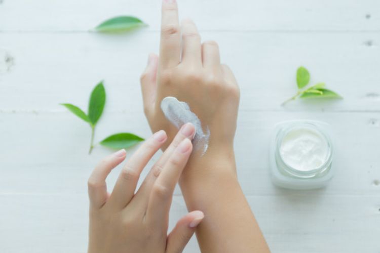 Buat Kulit Rusak, 5 Bahan Skincare Berbahaya Ini Sebaiknya Kamu Hindari!