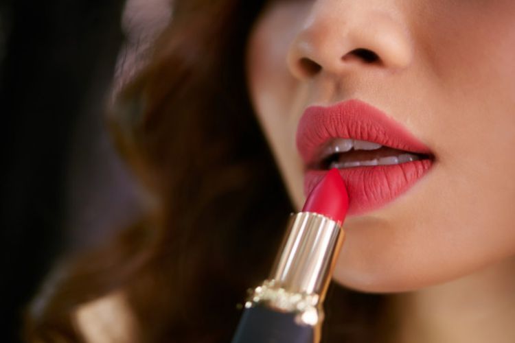 Bosan Pakai Lipstick Warna Merah Terus?  Cobain Warna Alternatif Lain dari Brand Ini! 