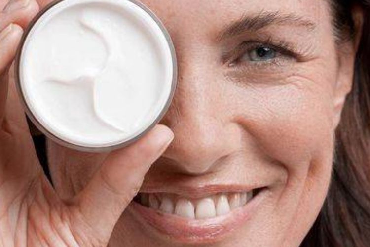 Masuki Usia 40 Tahun, Ini Ritual Skincare yang Perlu Kamu Lakukan