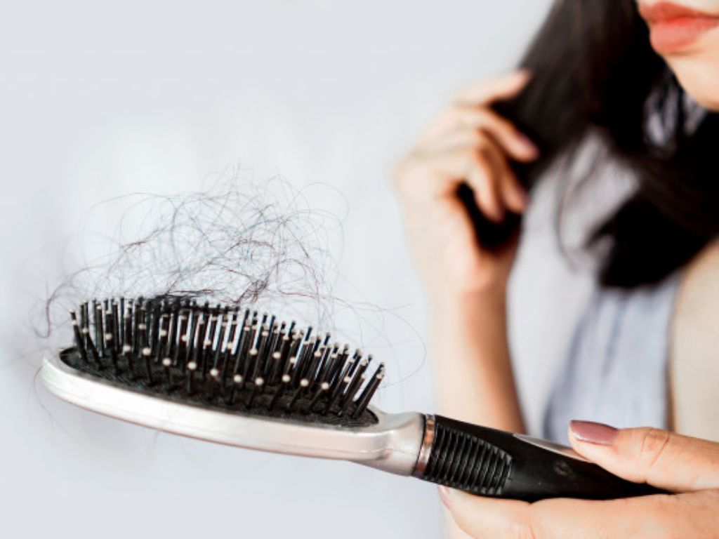 5 Rekomendasi Shampo Terbaik untuk Rambut Rontok