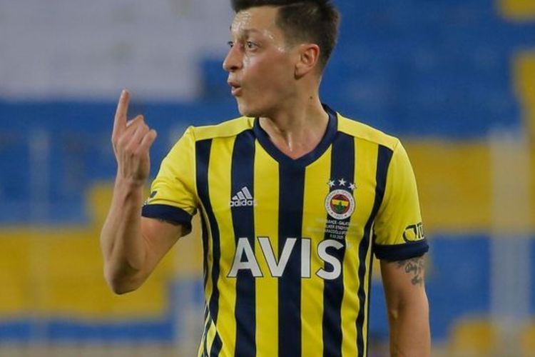 Meski Sudah Tersingkir dari Arsenal, Penderitaan Mesut Ozil Masih Berlanjut di Fenerbahce