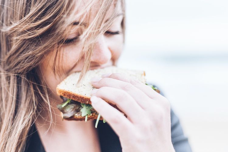 7 Tips Defisit Kalori untuk Pemula Menurunkan Berat Badan