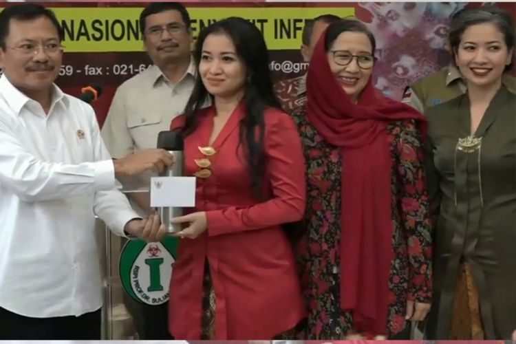 Peringatan Setahun Covid-19 Masuk RI, Aneh Pasien Pertama Diganjar Hadiah Jamu dari Jokowi