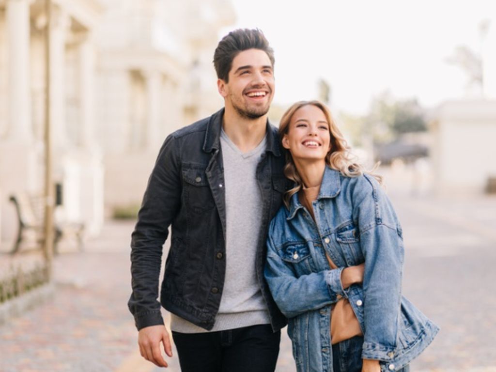 5 Inspirasi Outfit Serasi untuk Pasangan di Hari Valentine, Bikin Makin Romantis!