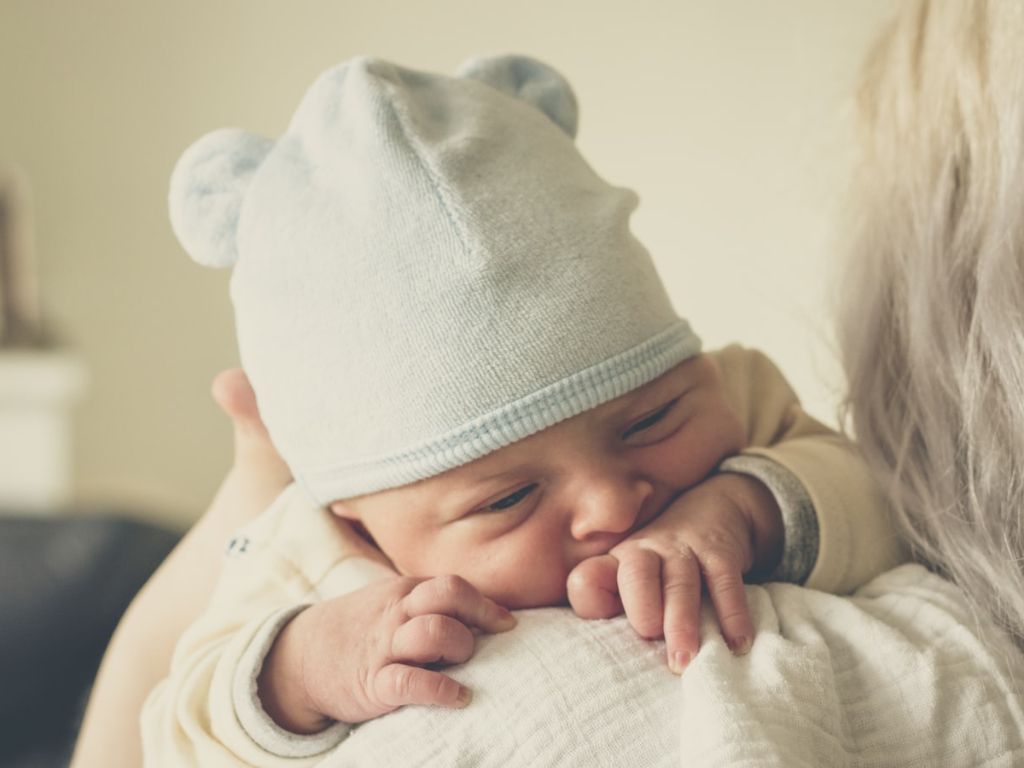 6 Arti Mimpi Dikasih Bayi Menurut Primbon Jawa