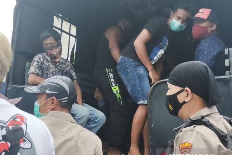 Polisi Gerebek Judi Sabung Ayam di Tasikmalaya, Tangkap 25 Orang