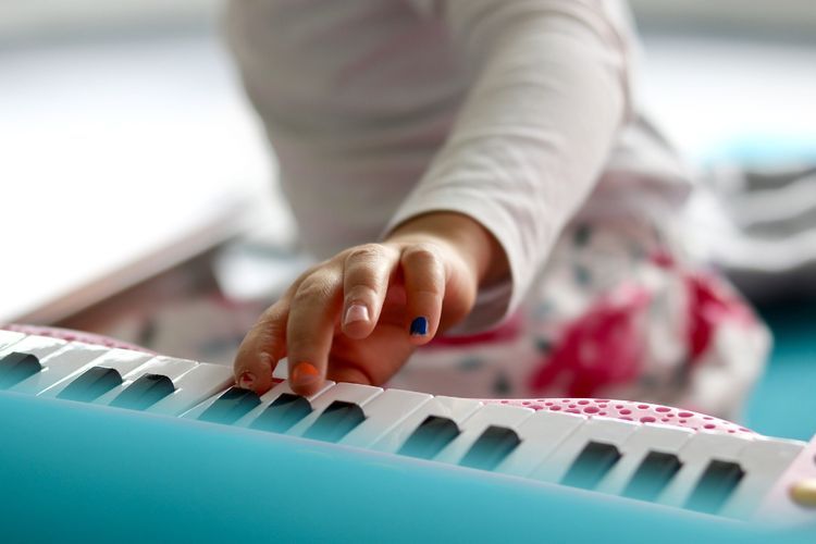 10 Lagu Anak-Anak Indonesia Terpopuler dan Manfaatnya